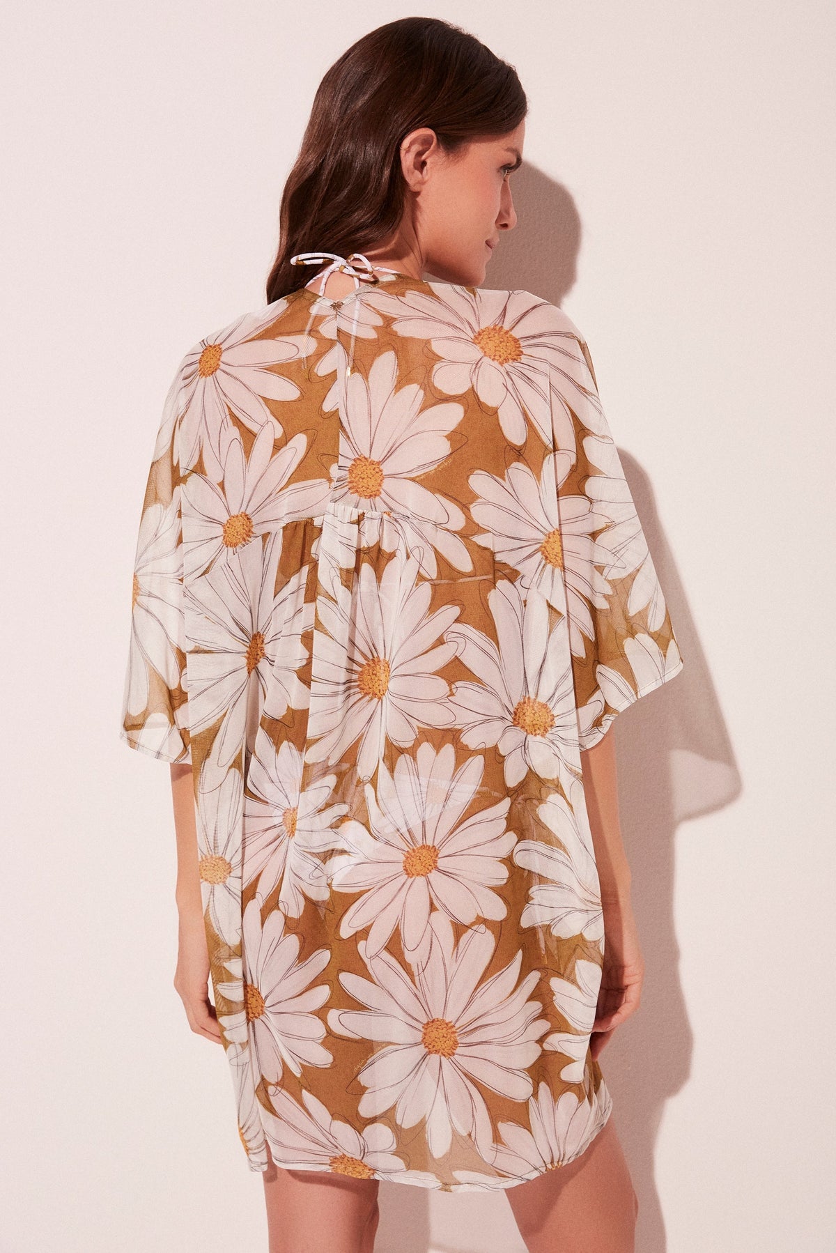 Agua De Coco Daisies Oversized Short Cape E5190A1972