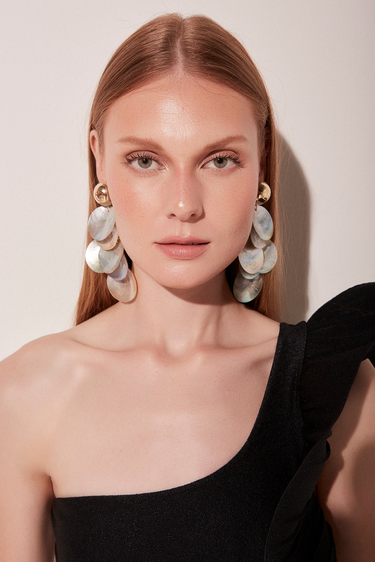 Agua De Coco Glow Metal Earrings Conchs K1037A1858