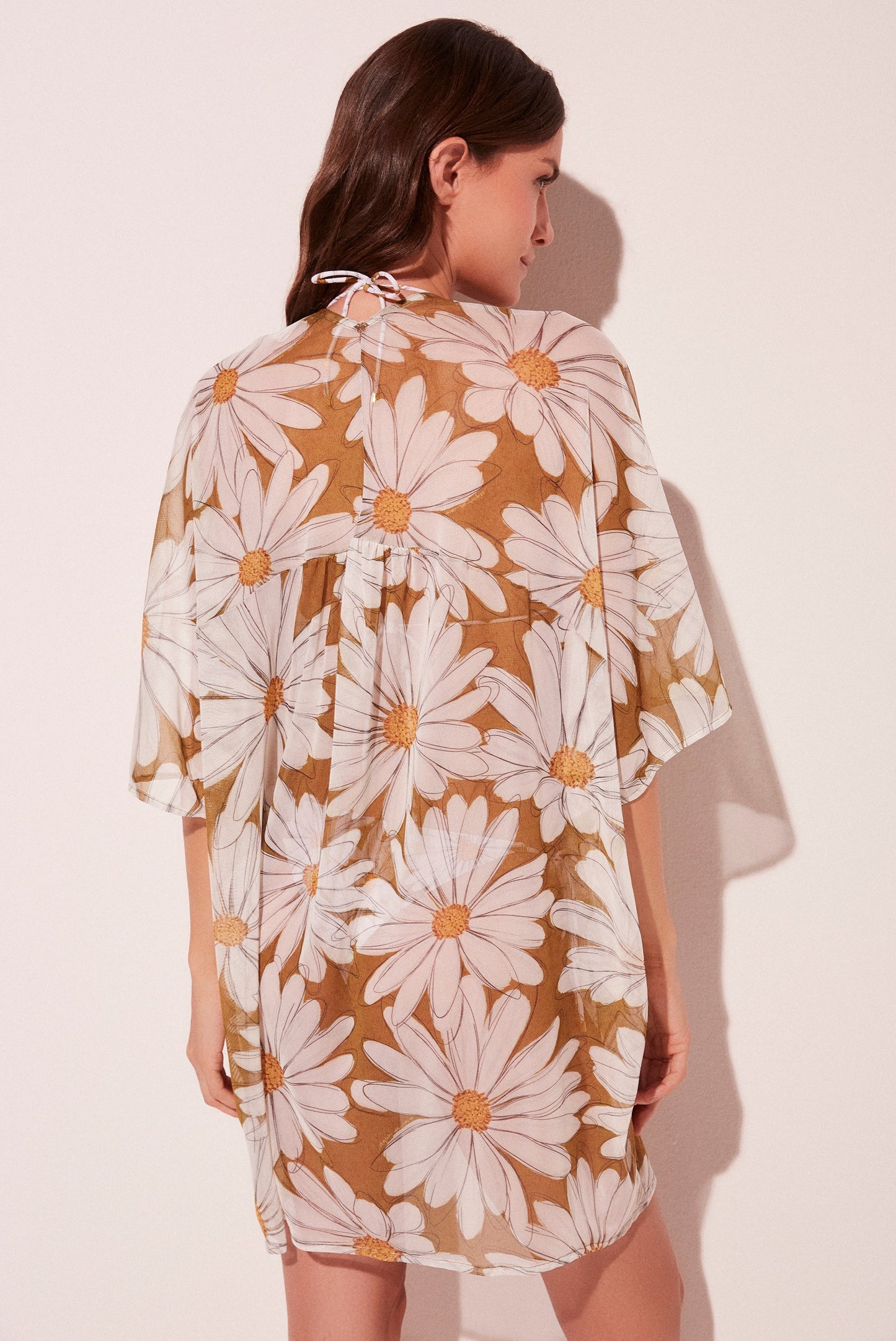 Agua De Coco Daisies Oversized Short Cape E5190A1972